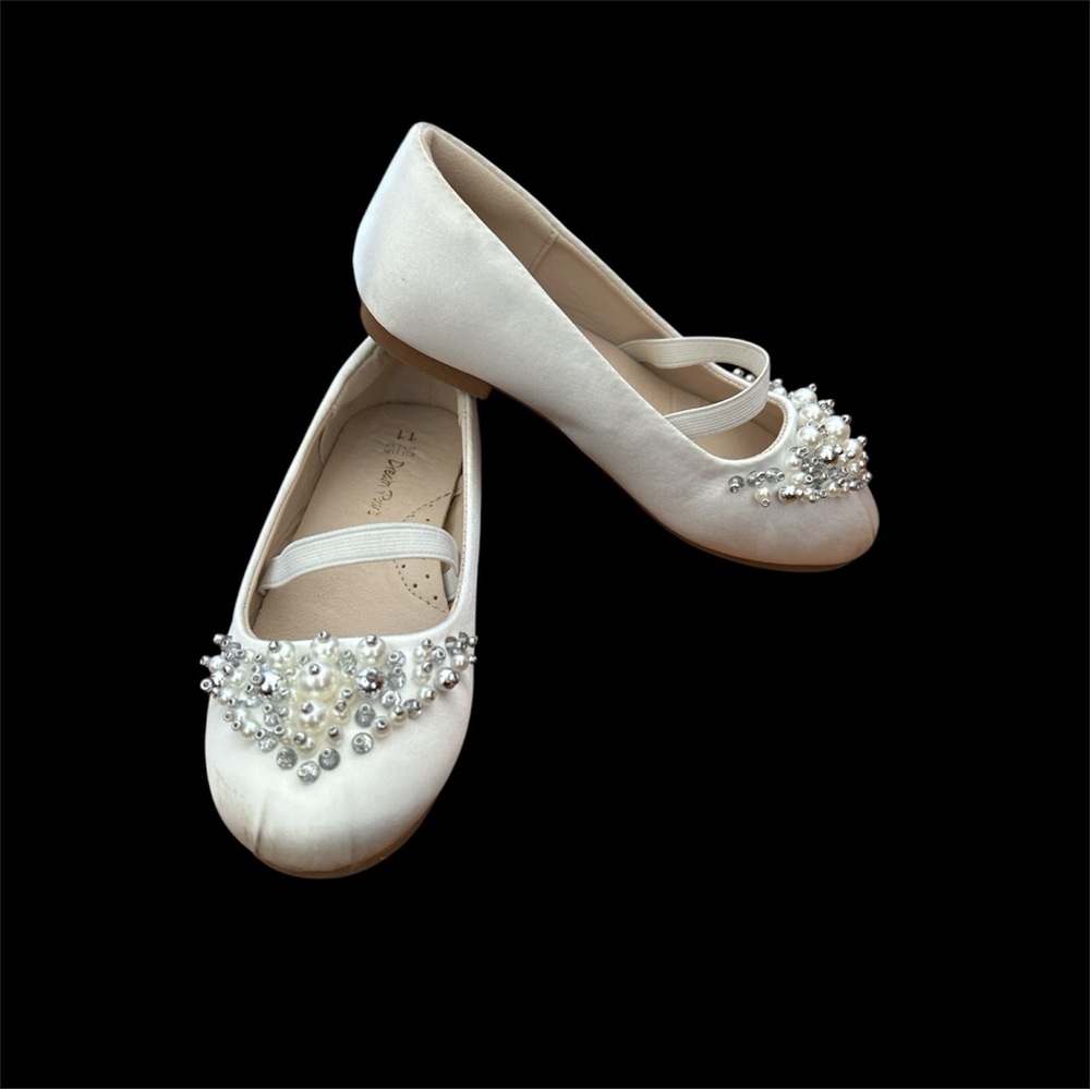 Dream Pairs White Pearl Embellished Flats